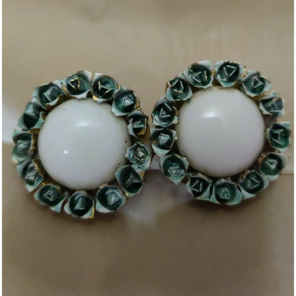 Vintage Sandor clip on Earrings